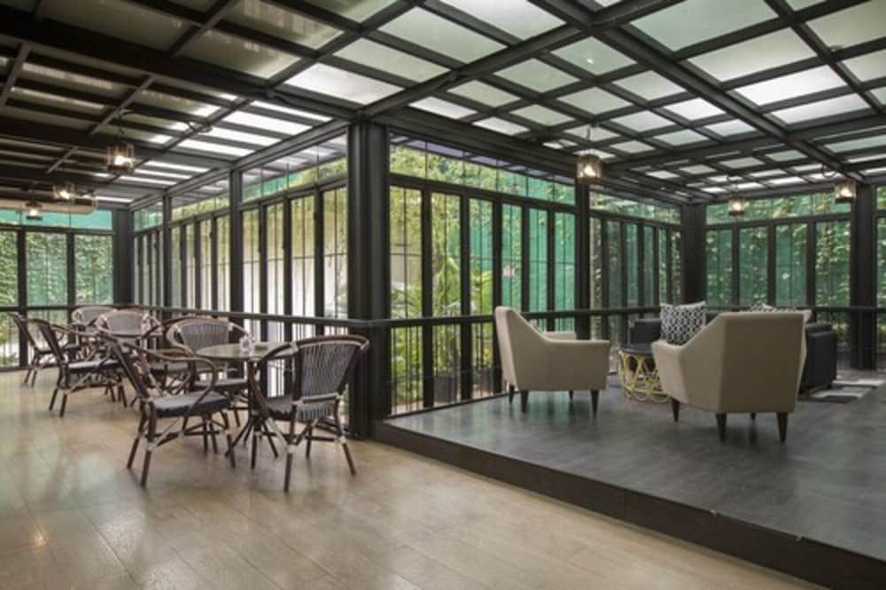 Hotel Grandhika Iskandarsyah Yakarta Exterior foto