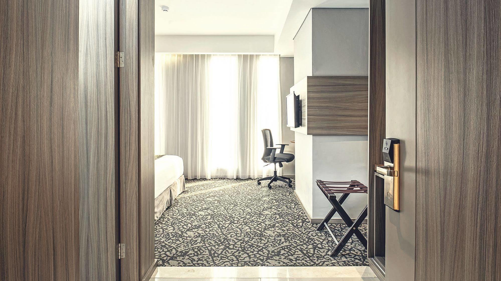 Hotel Grandhika Iskandarsyah Yakarta Exterior foto